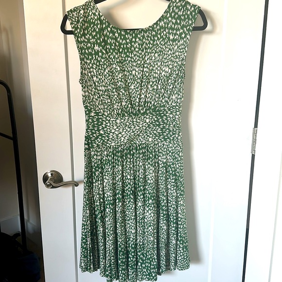ANTHROPOLOGIE Knit Fit & Flare Sleeveless Dress Green White Print Petite - Picture 2 of 5